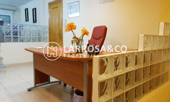 Resale - Commercial space - Torrevieja - Playa del cura