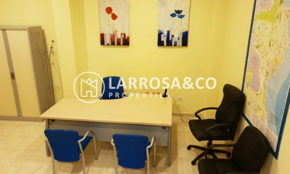 Resale - Commercial space - Torrevieja - Playa del cura