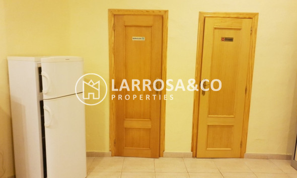 Resale - Commercial space - Torrevieja - Playa del cura