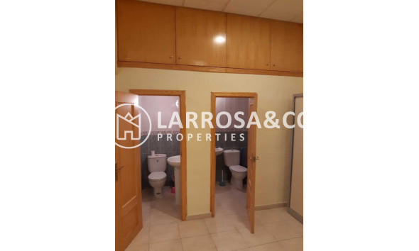 Resale - Commercial space - Torrevieja - Playa del cura