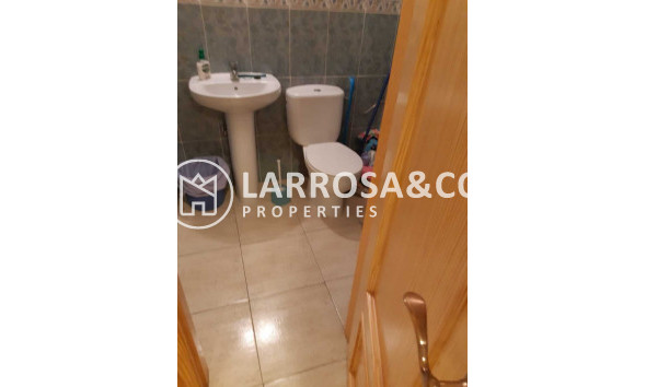 Resale - Commercial space - Torrevieja - Playa del cura
