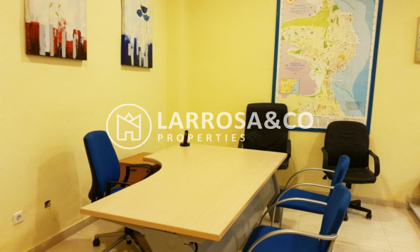 Resale - Commercial space - Torrevieja - Playa del cura