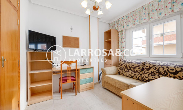 Herverkoop - Apartment - Torrevieja - Estacion de autobuses