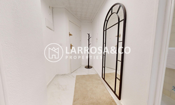 Resale - Apartment - Torrevieja - Acequion