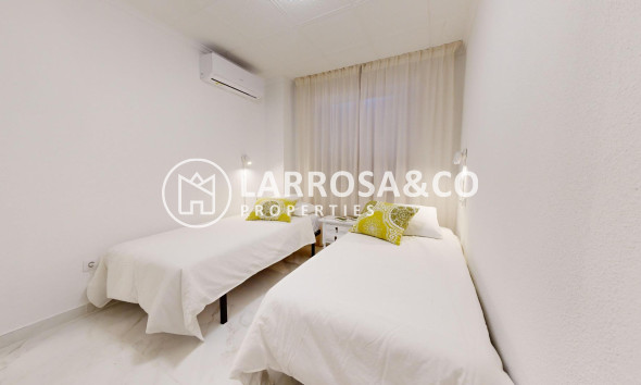 Resale - Apartment - Torrevieja - Acequion