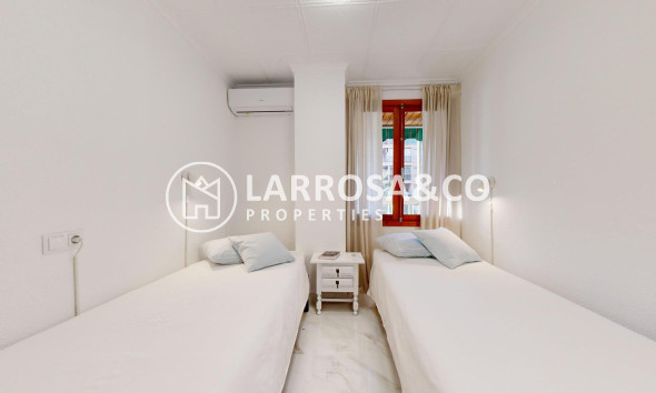 Resale - Apartment - Torrevieja - Acequion