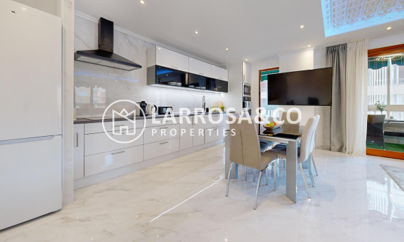 Resale - Apartment - Torrevieja - Acequion