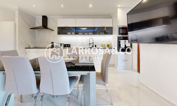 Resale - Apartment - Torrevieja - Acequion