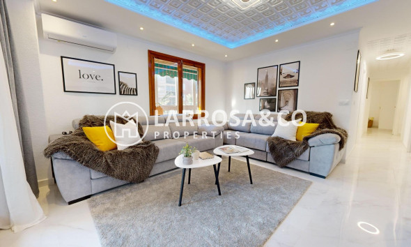 Resale - Apartment - Torrevieja - Acequion