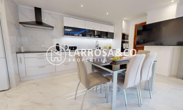 Resale - Apartment - Torrevieja - Acequion