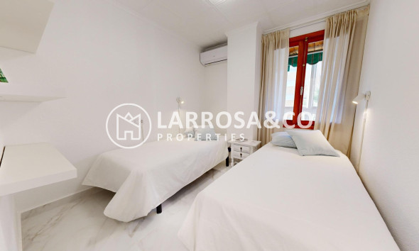 Resale - Apartment - Torrevieja - Acequion