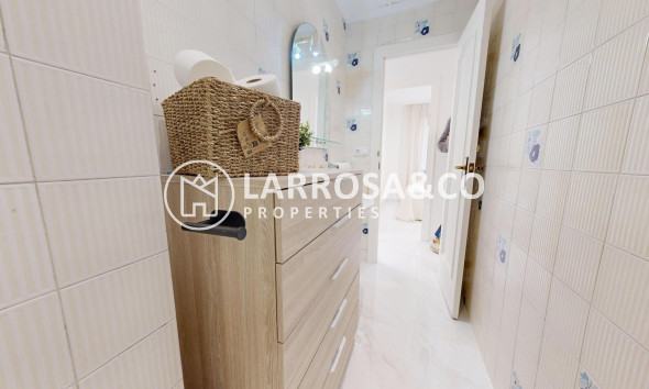 Resale - Apartment - Torrevieja - Acequion