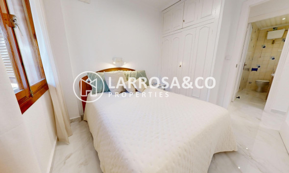 Resale - Apartment - Torrevieja - Acequion
