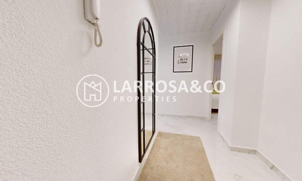 Resale - Apartment - Torrevieja - Acequion