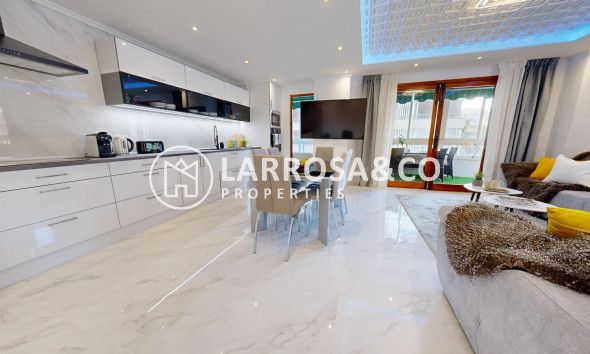 Resale - Apartment - Torrevieja - Acequion