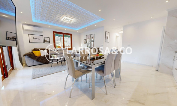 Resale - Apartment - Torrevieja - Acequion