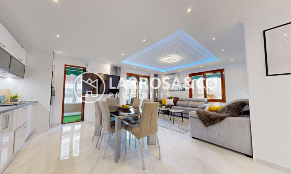 Resale - Apartment - Torrevieja - Acequion