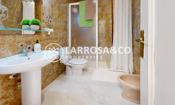 Resale - Apartment - Torrevieja - Acequion