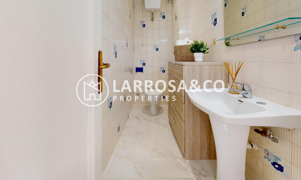 Resale - Apartment - Torrevieja - Acequion