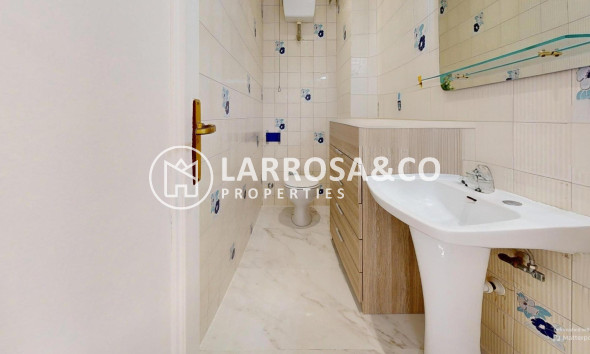 Resale - Apartment - Torrevieja - Acequion