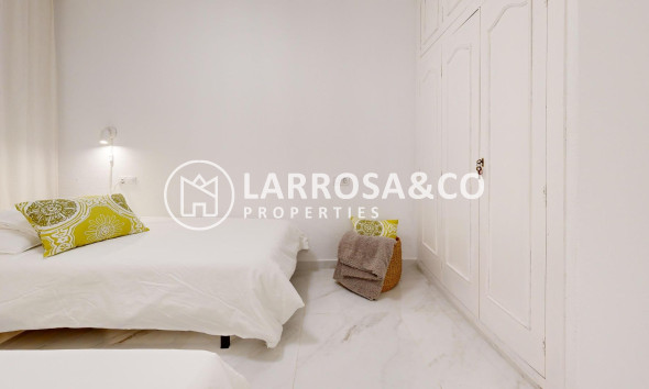 Resale - Apartment - Torrevieja - Acequion