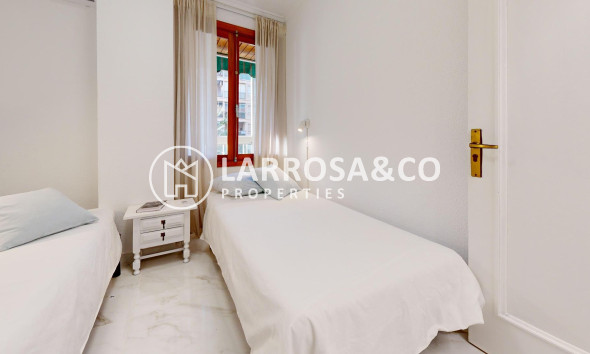 Resale - Apartment - Torrevieja - Acequion