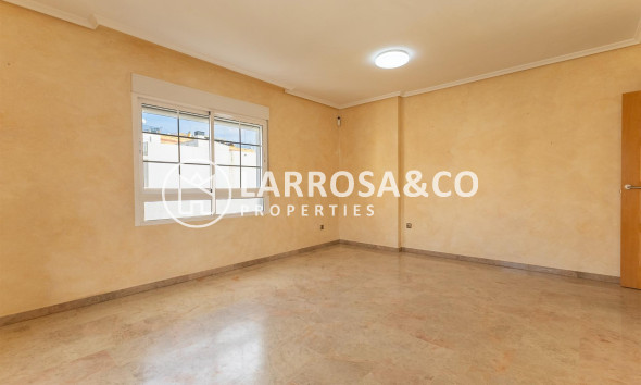 Resale - Apartment - Orihuela - Zona Centro