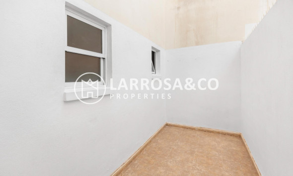 Resale - Apartment - Torrevieja - Centro