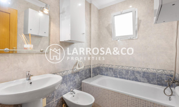 Resale - Apartment - Torrevieja - Centro