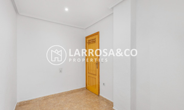 Resale - Apartment - Torrevieja - Centro