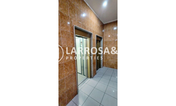 Resale - Apartment - Torrevieja - Centro