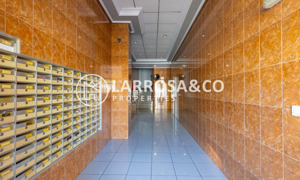 Resale - Apartment - Torrevieja - Centro