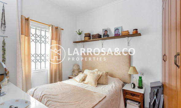 Resale - Bungalow - Torrevieja - La Siesta - El Salado - Torreta