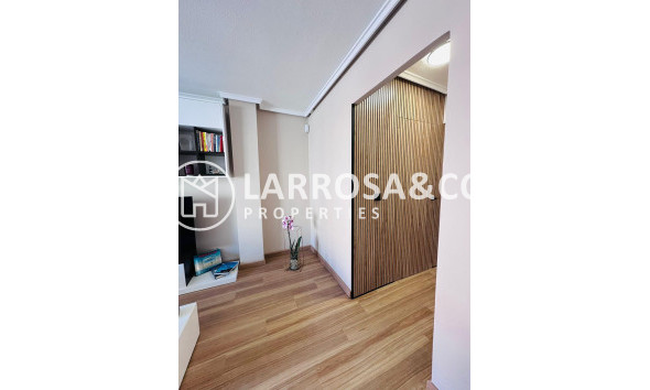 Resale - Apartment - Torrevieja - Acequion