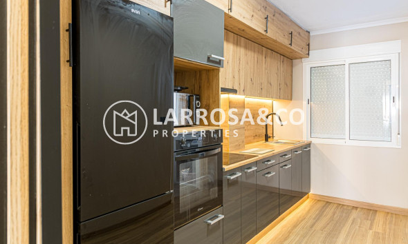 Resale - Apartment - Torrevieja - Acequion