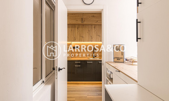 Resale - Apartment - Torrevieja - Acequion