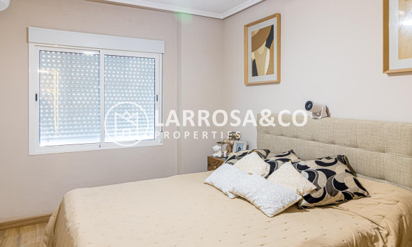 Resale - Apartment - Torrevieja - Acequion
