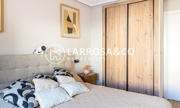 Resale - Apartment - Torrevieja - Acequion