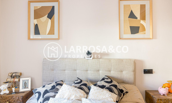 Resale - Apartment - Torrevieja - Acequion