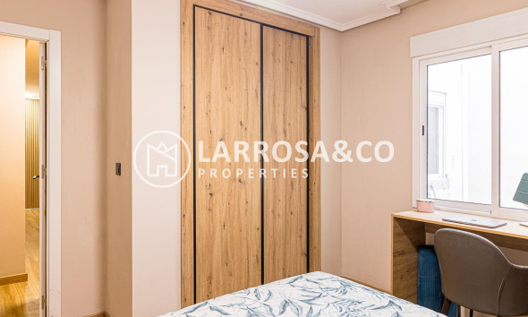 Resale - Apartment - Torrevieja - Acequion