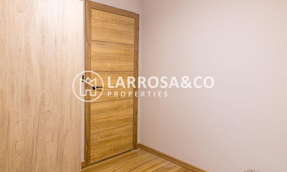 Resale - Apartment - Torrevieja - Acequion