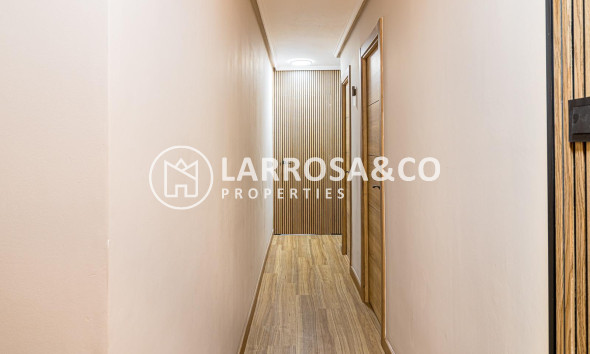 Resale - Apartment - Torrevieja - Acequion