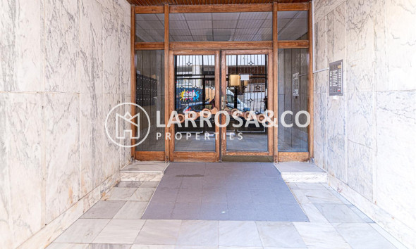 Resale - Apartment - Torrevieja - Acequion