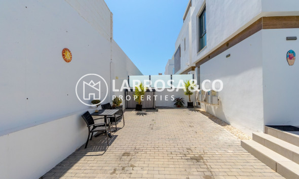 Resale - Detached House/Villa - Orihuela - Villamartín