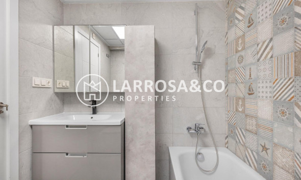 Resale - Detached House/Villa - Torrevieja - Aguas Nuevas