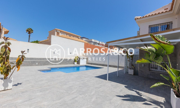 Resale - Detached House/Villa - Torrevieja - Aguas Nuevas