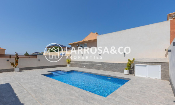 Resale - Detached House/Villa - Torrevieja - Aguas Nuevas