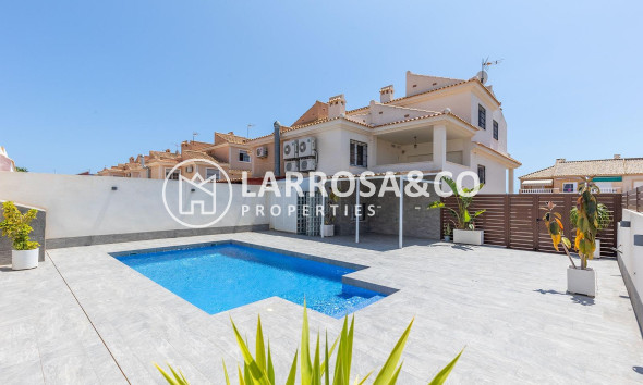 Resale - Detached House/Villa - Torrevieja - Aguas Nuevas