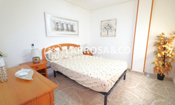 Resale - Apartment - Torrevieja - Acequion