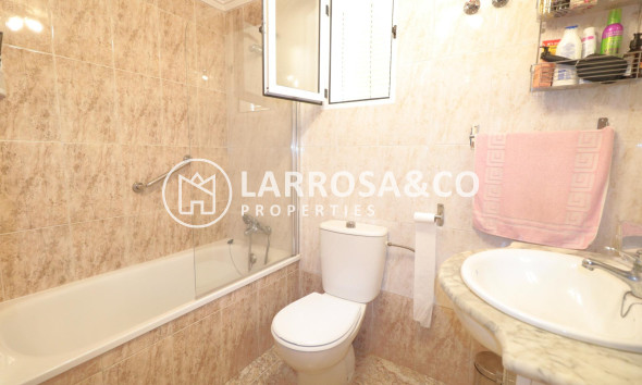 Resale - Apartment - Torrevieja - Acequion